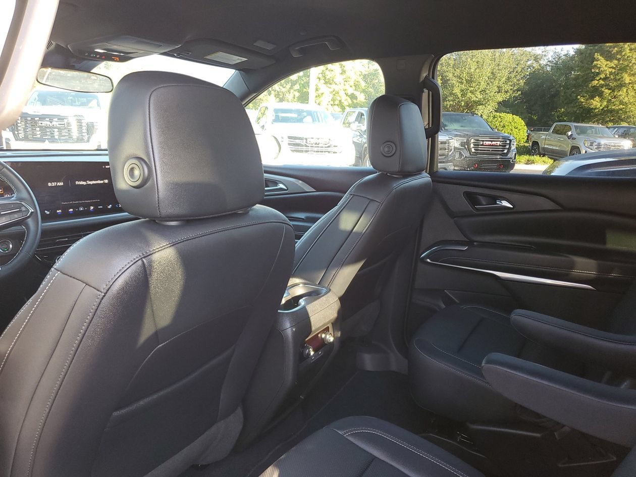 Used 2026 Chevrolet Traverse LT FWD image 8