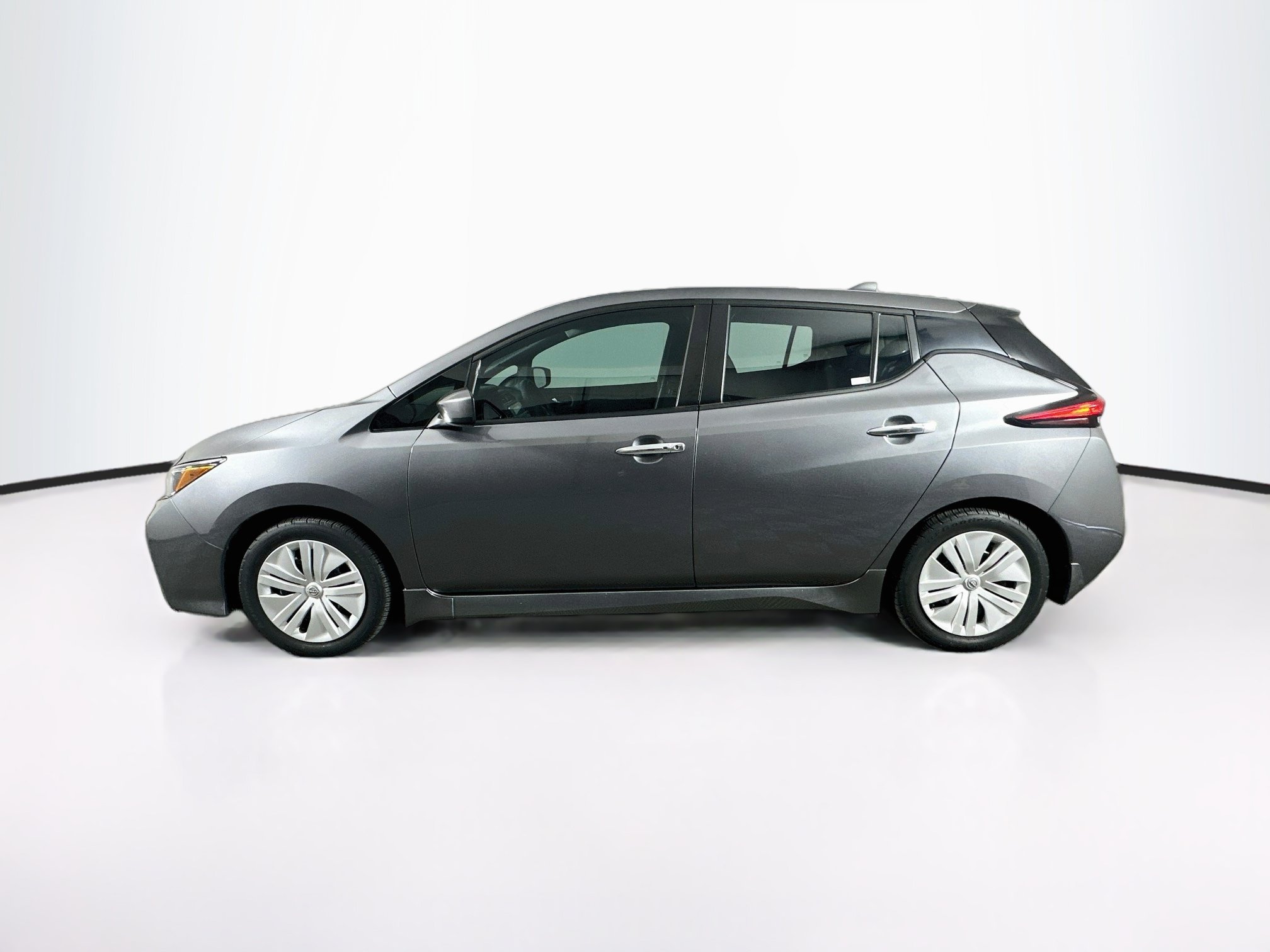 Used 2023 Nissan Leaf S FWD image 4