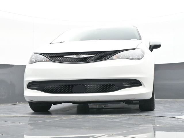 Used 2022 Chrysler Voyager LX image 55