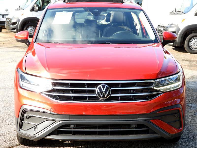 Used 2023 Volkswagen Tiguan SE w/ Panoramic Sunroof Package image 24