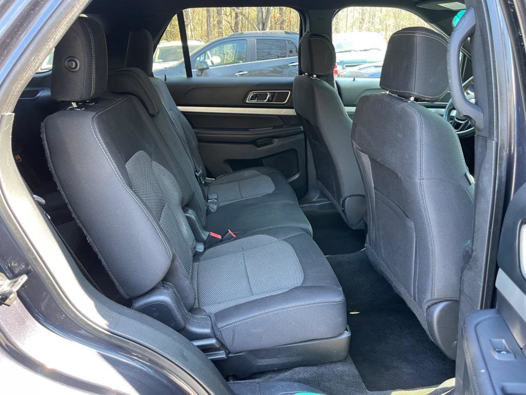 Used 2017 Ford Explorer XLT w/ Equipment Group 201A AWD/4WD image 35