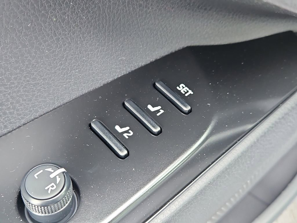 New 2026 Toyota Camry Hybrid AWD/4WD image 16