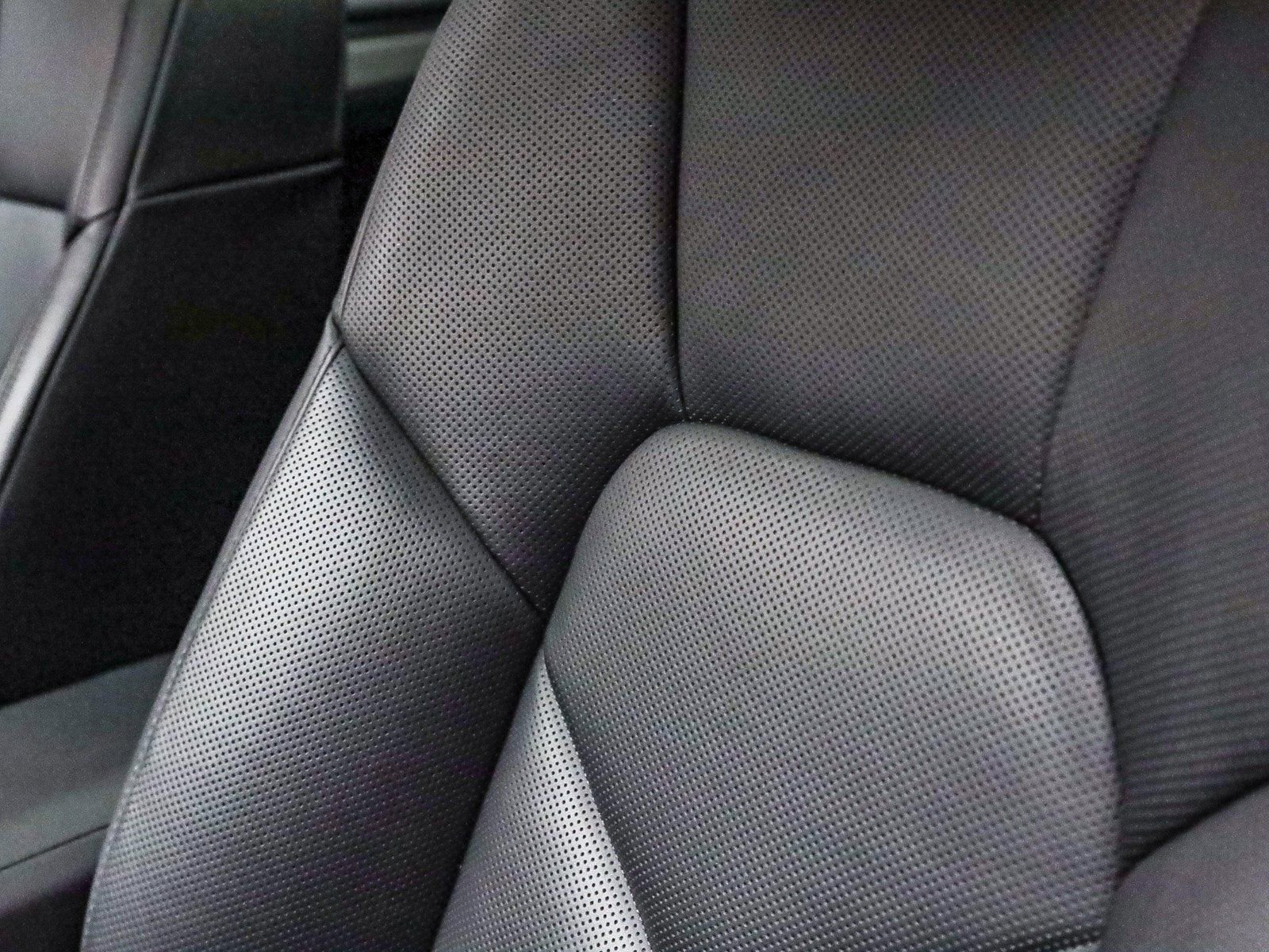 Certified 2025 Porsche Macan image 26