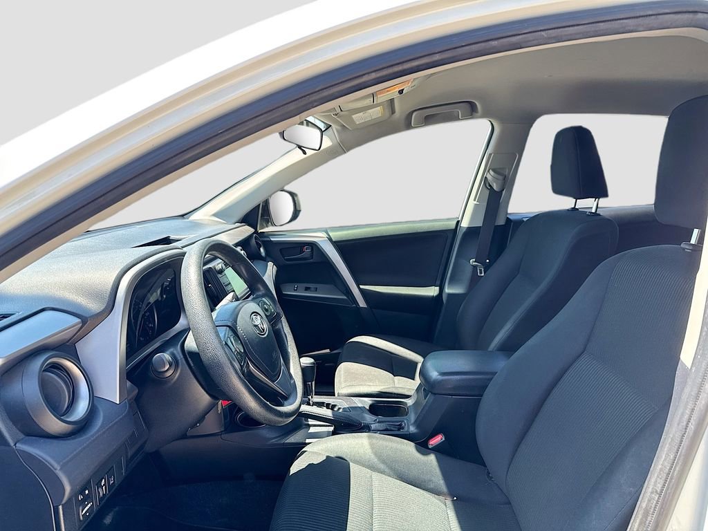 Used 2018 Toyota RAV4 LE image 10
