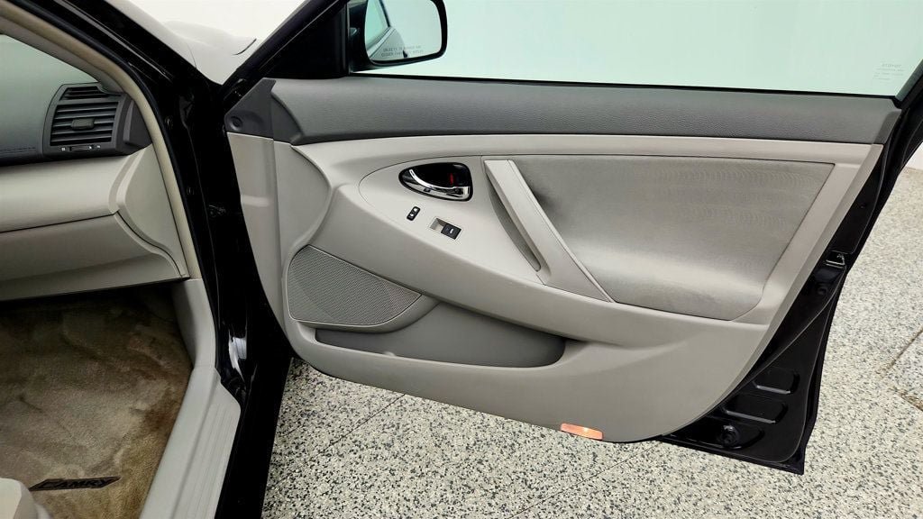 Used 2010 Toyota Camry LE FWD image 24
