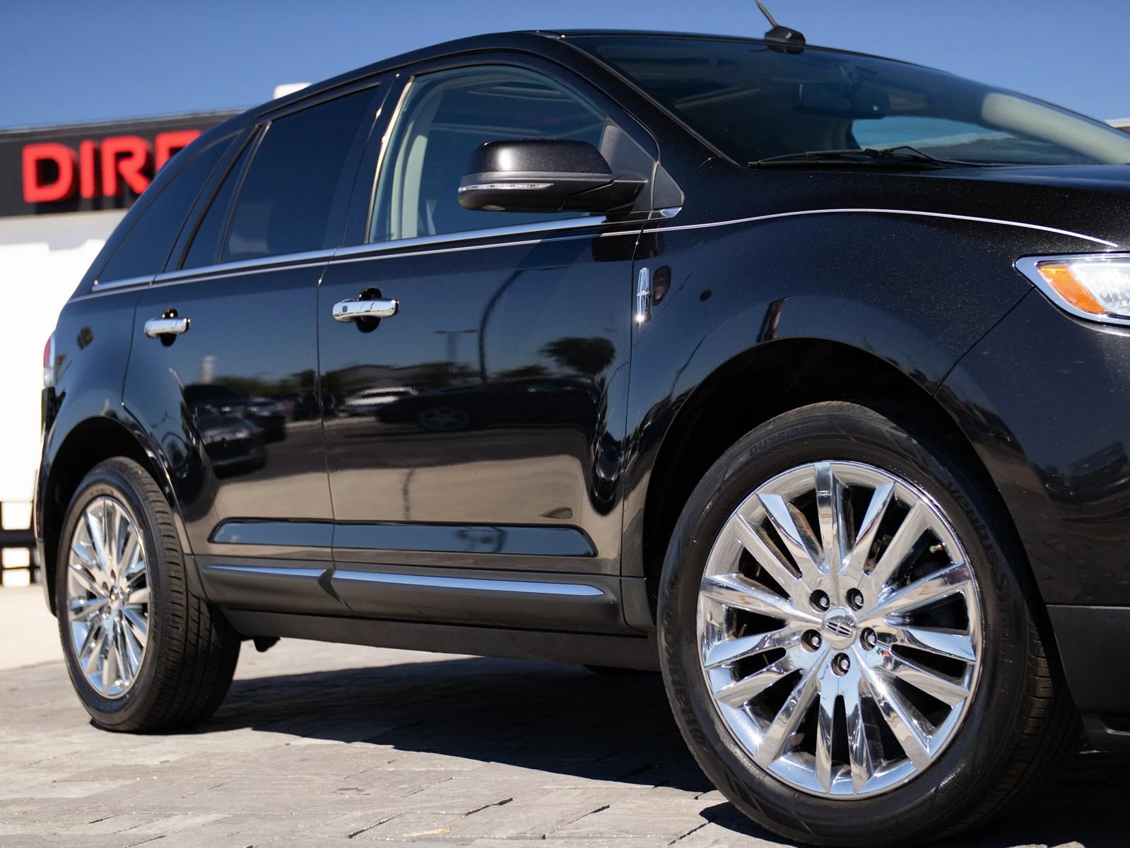 Used 2015 Lincoln MKX AWD w/ Equipment Group 102A image 2
