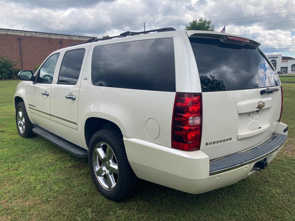 Used 2011 Chevrolet Suburban LTZ RWD image 8