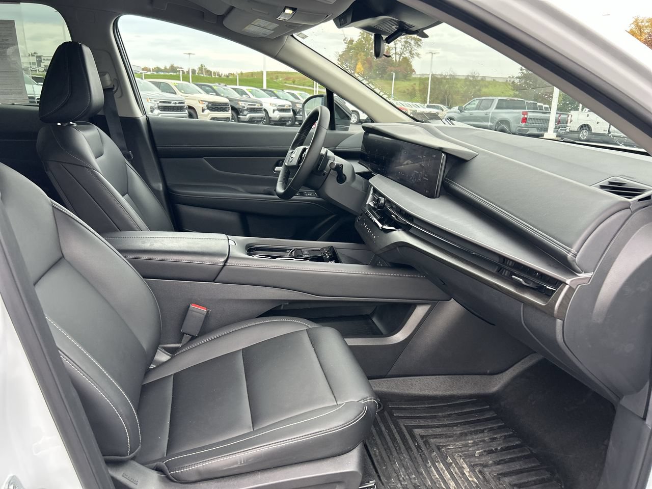 Used 2025 Nissan Murano SV AWD/4WD image 12