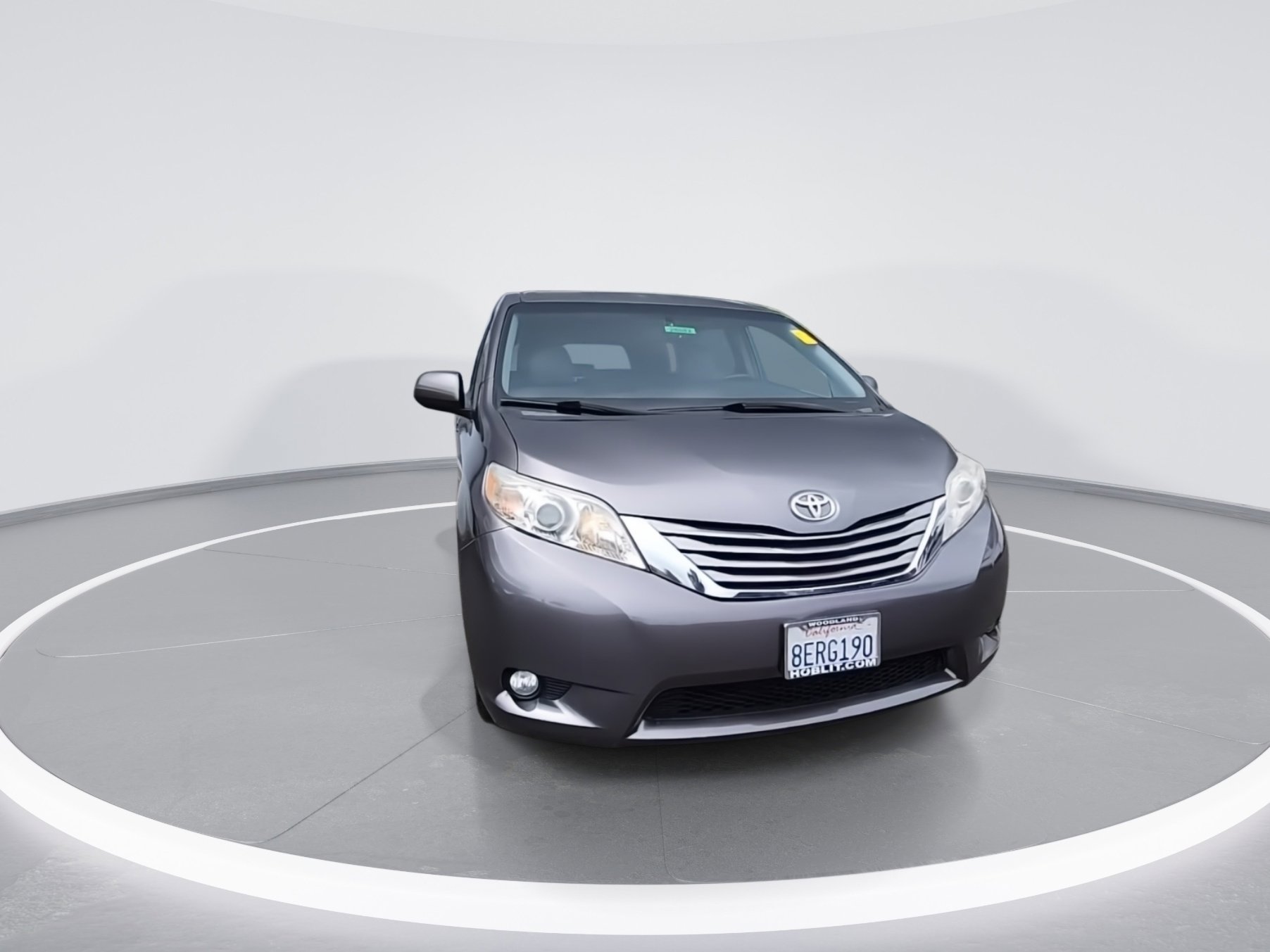 Used 2015 Toyota Sienna XLE w/ XLE Navigation Package image 3