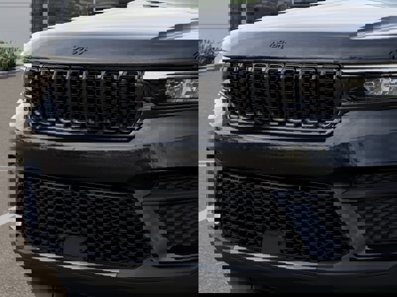 New 2025 Jeep Grand Cherokee Altitude image 11