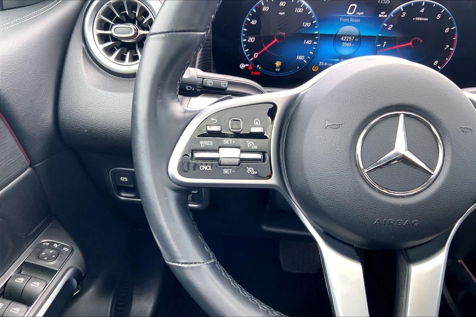 Used 2023 Mercedes-Benz GLB 250 4MATIC image 23