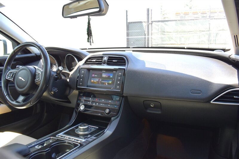 Used 2017 Jaguar XE Premium RWD image 12