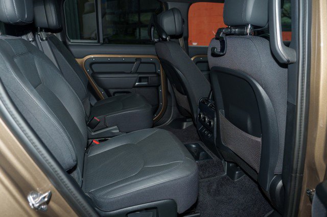 Used 2025 Land Rover Defender 130 X image 20