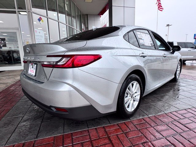 New 2026 Toyota Camry Hybrid FWD image 6
