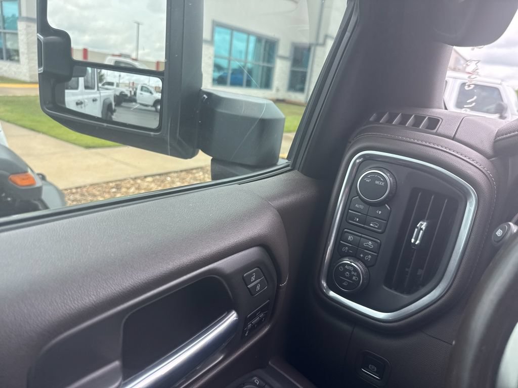 Used 2020 Chevrolet Silverado 1500 LTZ w/ LTZ Premium Package AWD/4WD image 24