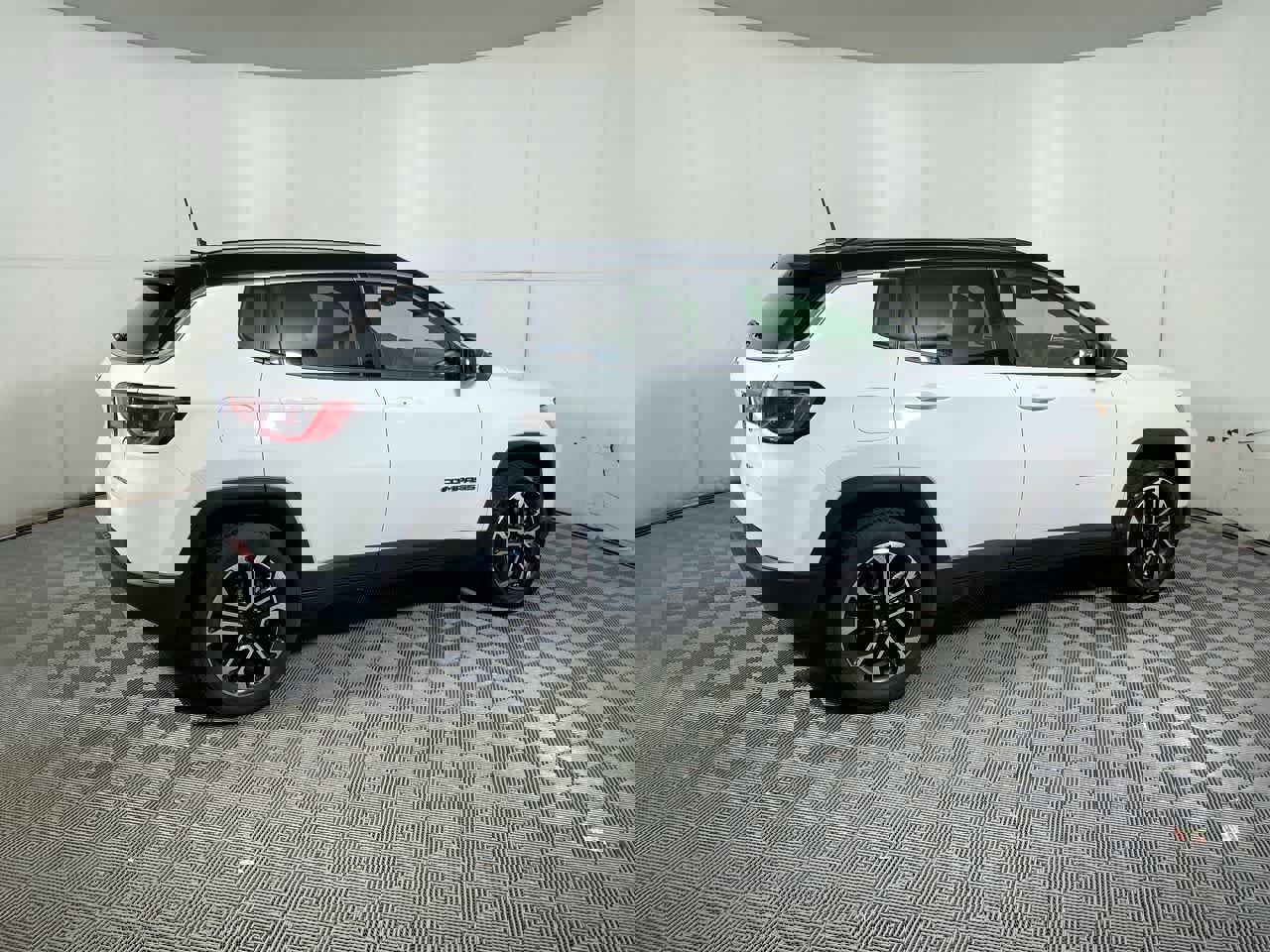 Used 2024 Jeep Compass Limited image 14