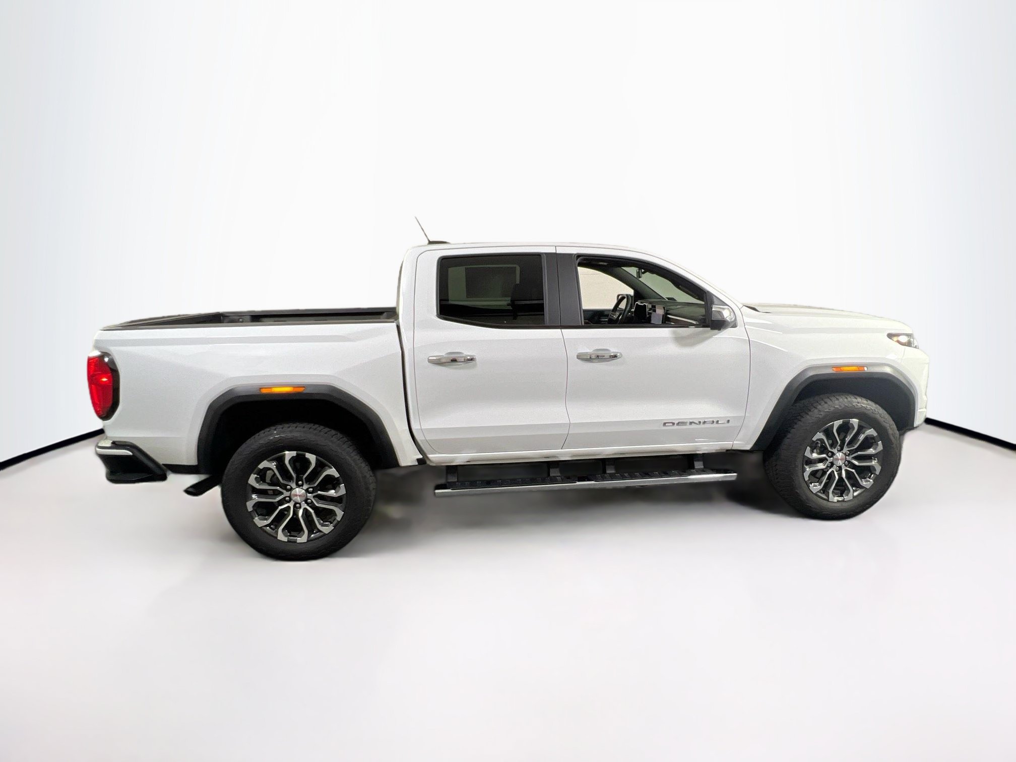 Used 2025 GMC Canyon Denali AWD/4WD image 4