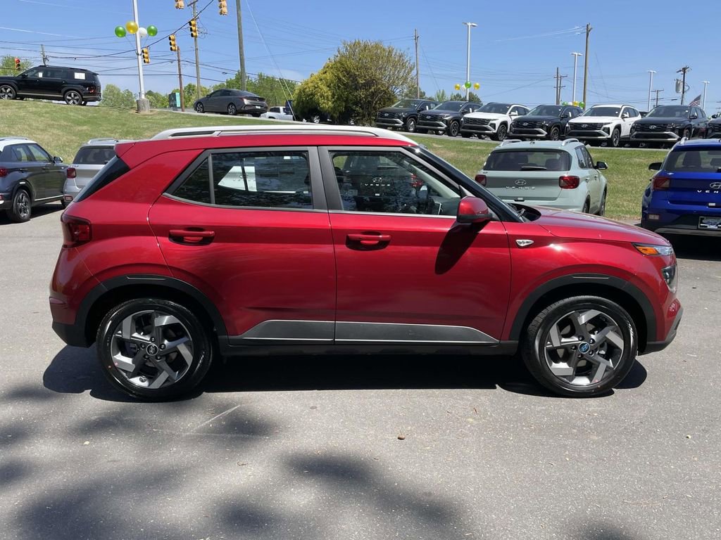 New 2025 Hyundai Venue SEL image 8