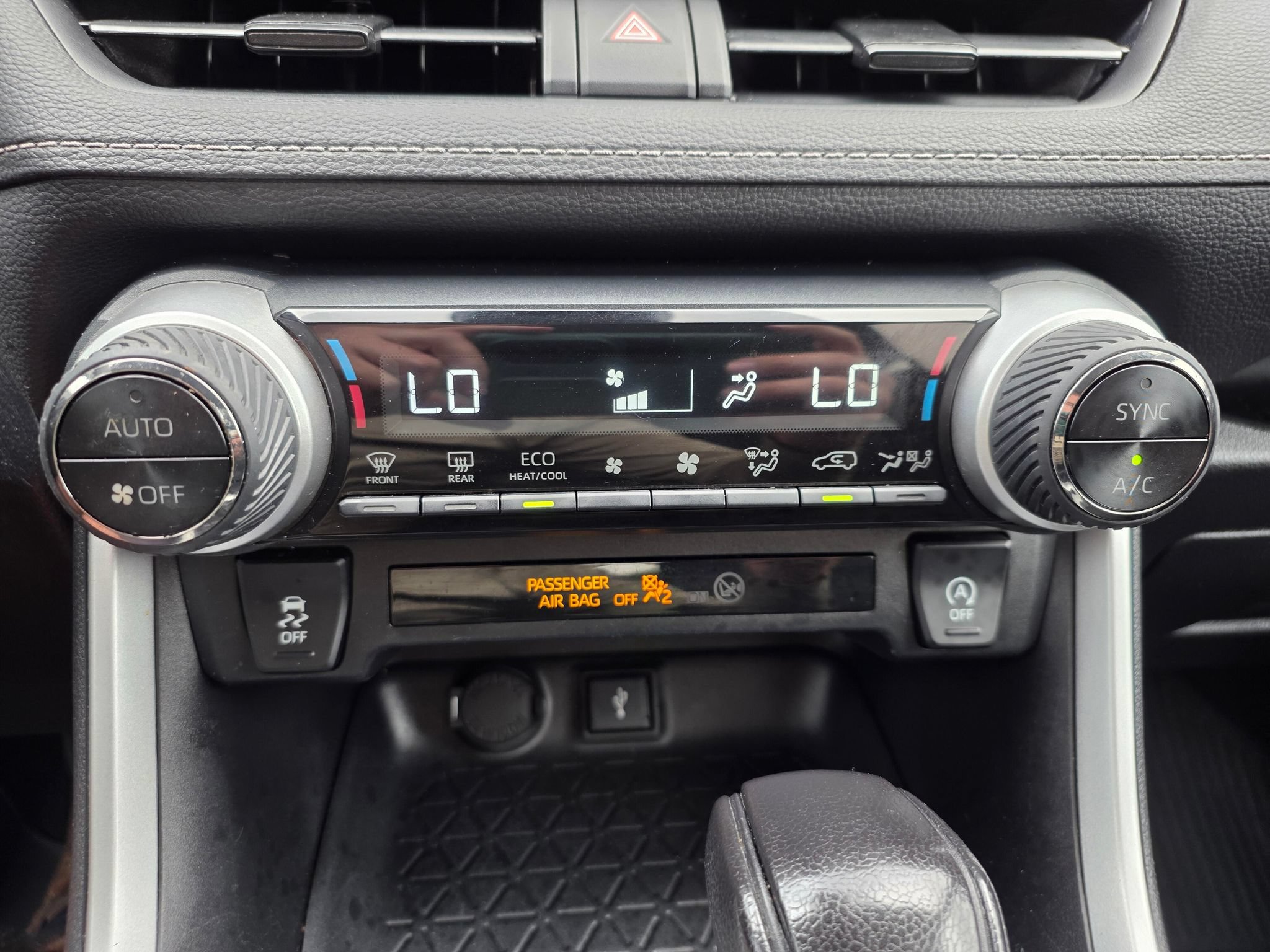 Used 2021 Toyota RAV4 XLE AWD/4WD image 15