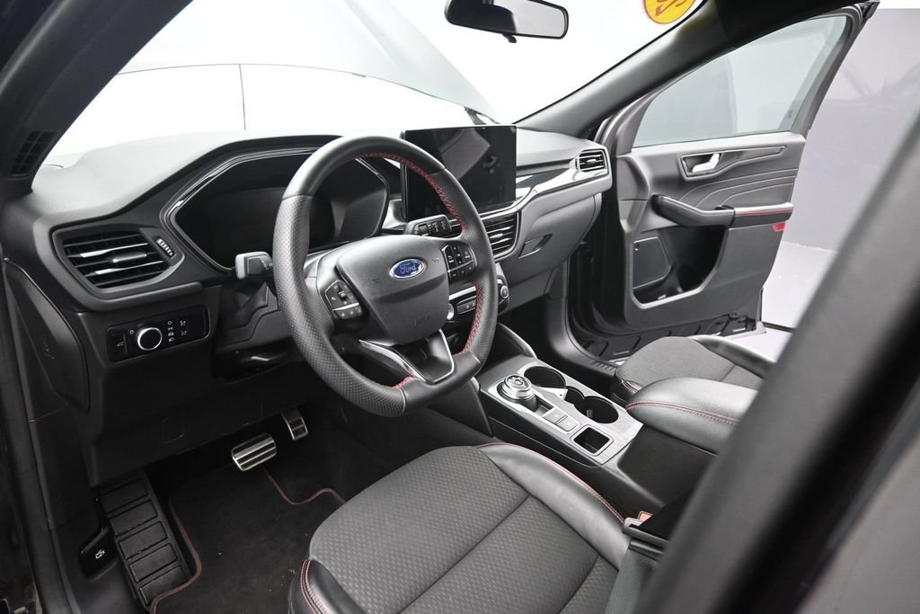 Used 2023 Ford Escape ST-Line w/ Tech Pack #1 AWD/4WD image 17