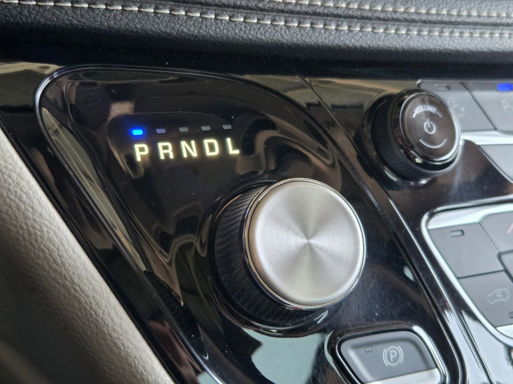 Used 2021 Chrysler Pacifica Limited AWD/4WD image 8