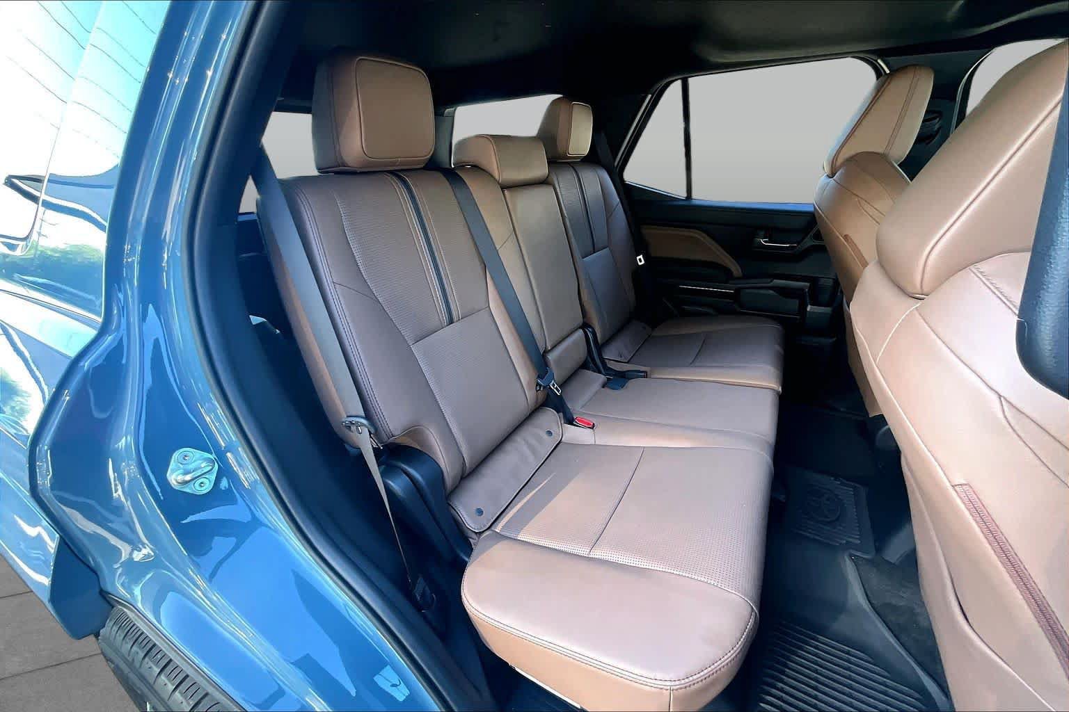 Used 2025 Toyota 4Runner Limited AWD/4WD image 19