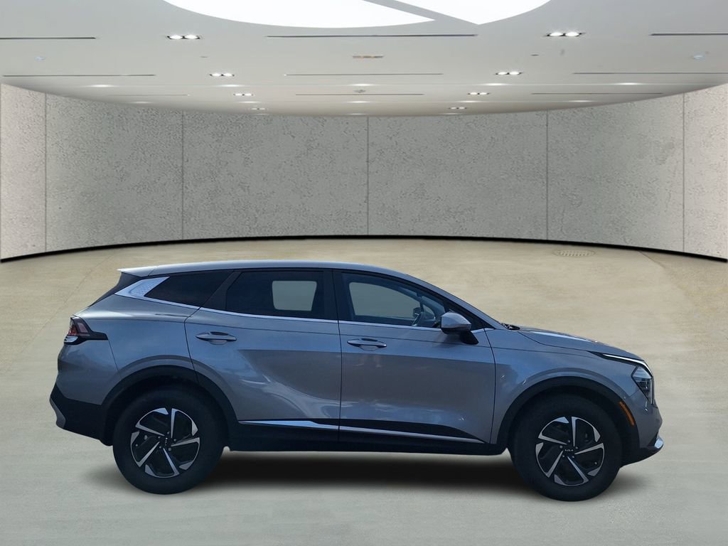 Used 2025 Kia Sportage LX image 6