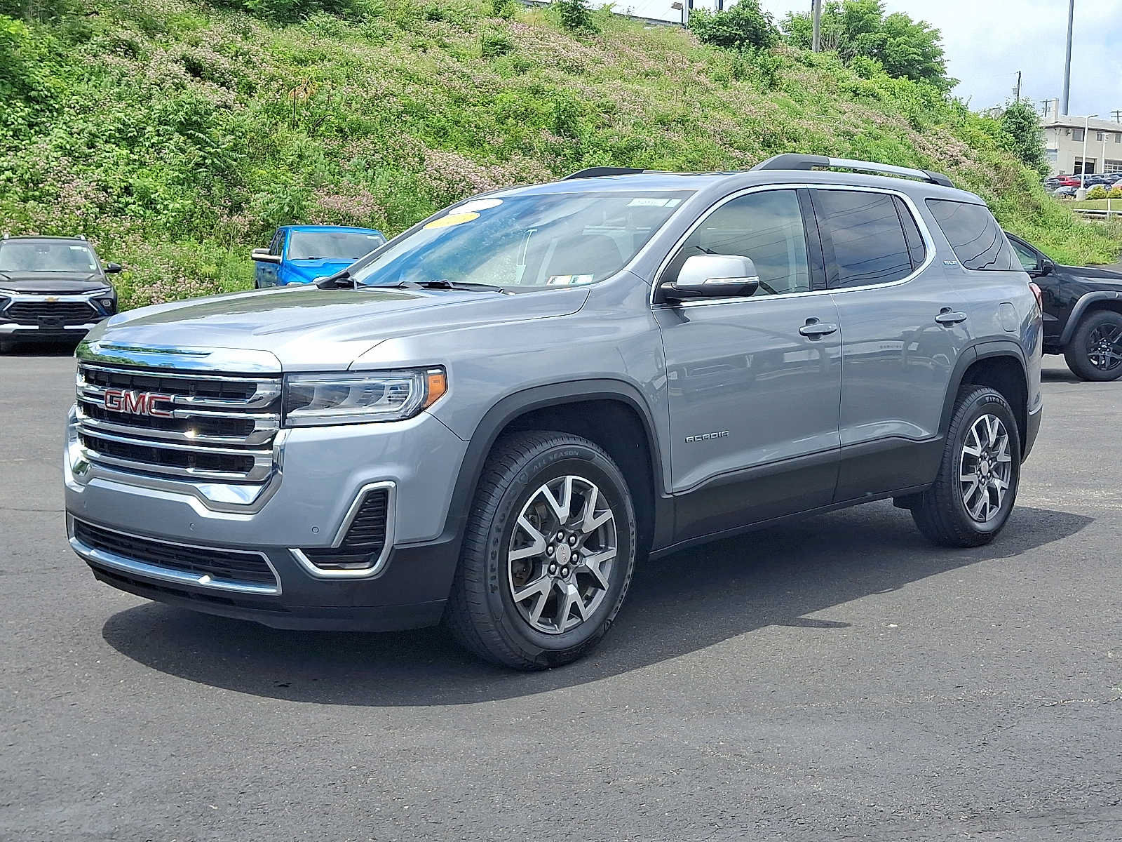 Used 2023 GMC Acadia SLE w/ Driver Convenience Package AWD/4WD image 4