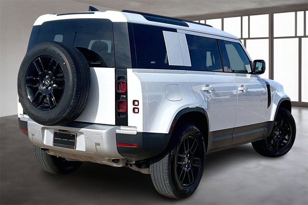Used 2025 Land Rover Defender 110 S image 2