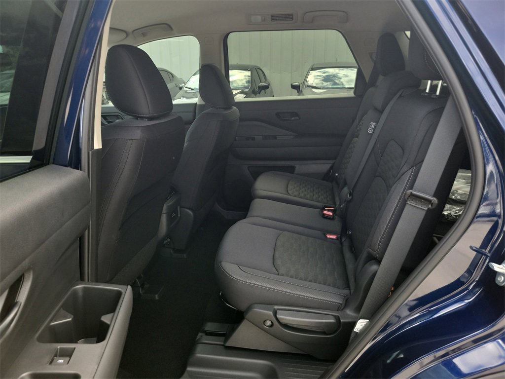 New 2025 Nissan Pathfinder SV image 6