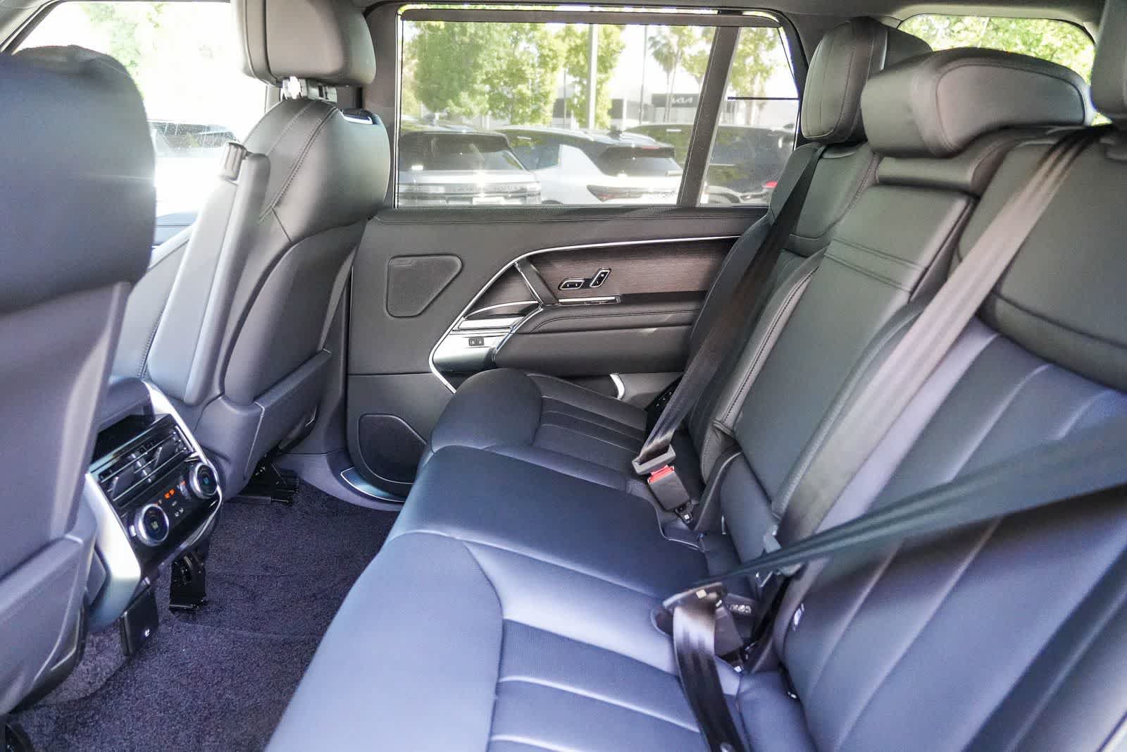 New 2026 Land Rover Range Rover Long Wheelbase SE AWD/4WD image 18