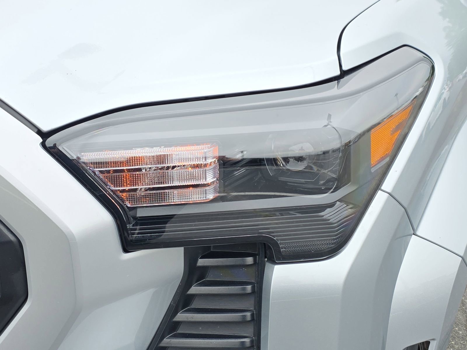 Used 2024 Toyota Tacoma SR5 AWD/4WD image 30