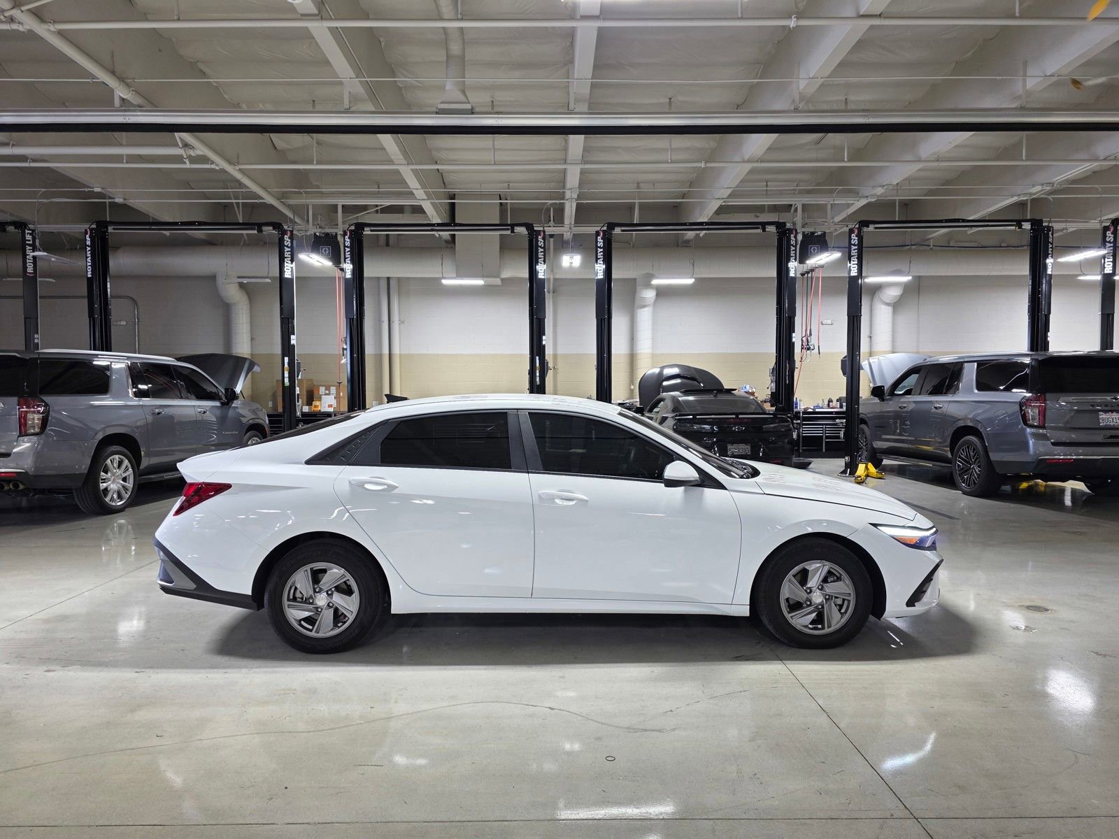 Used 2025 Hyundai Elantra SE image 8