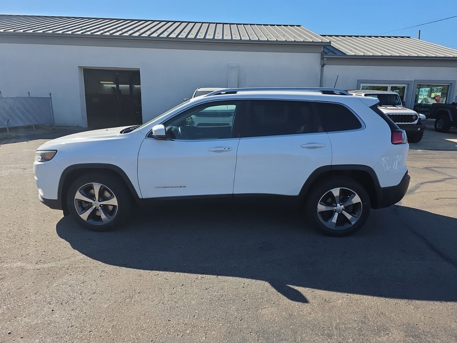 Used 2019 Jeep Cherokee Limited FWD image 6