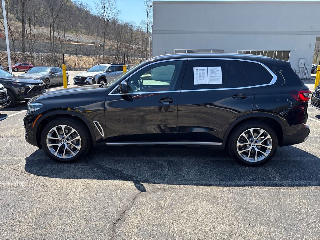 Used 2022 BMW X5 xDrive40i w/ Premium Package AWD/4WD image 3