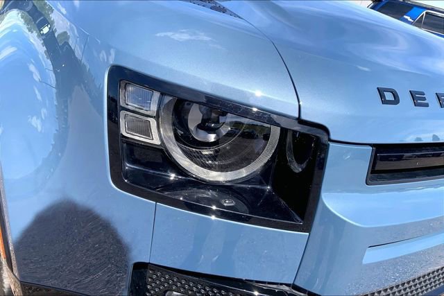 Used 2025 Land Rover Defender 110 X-Dynamic SE image 28