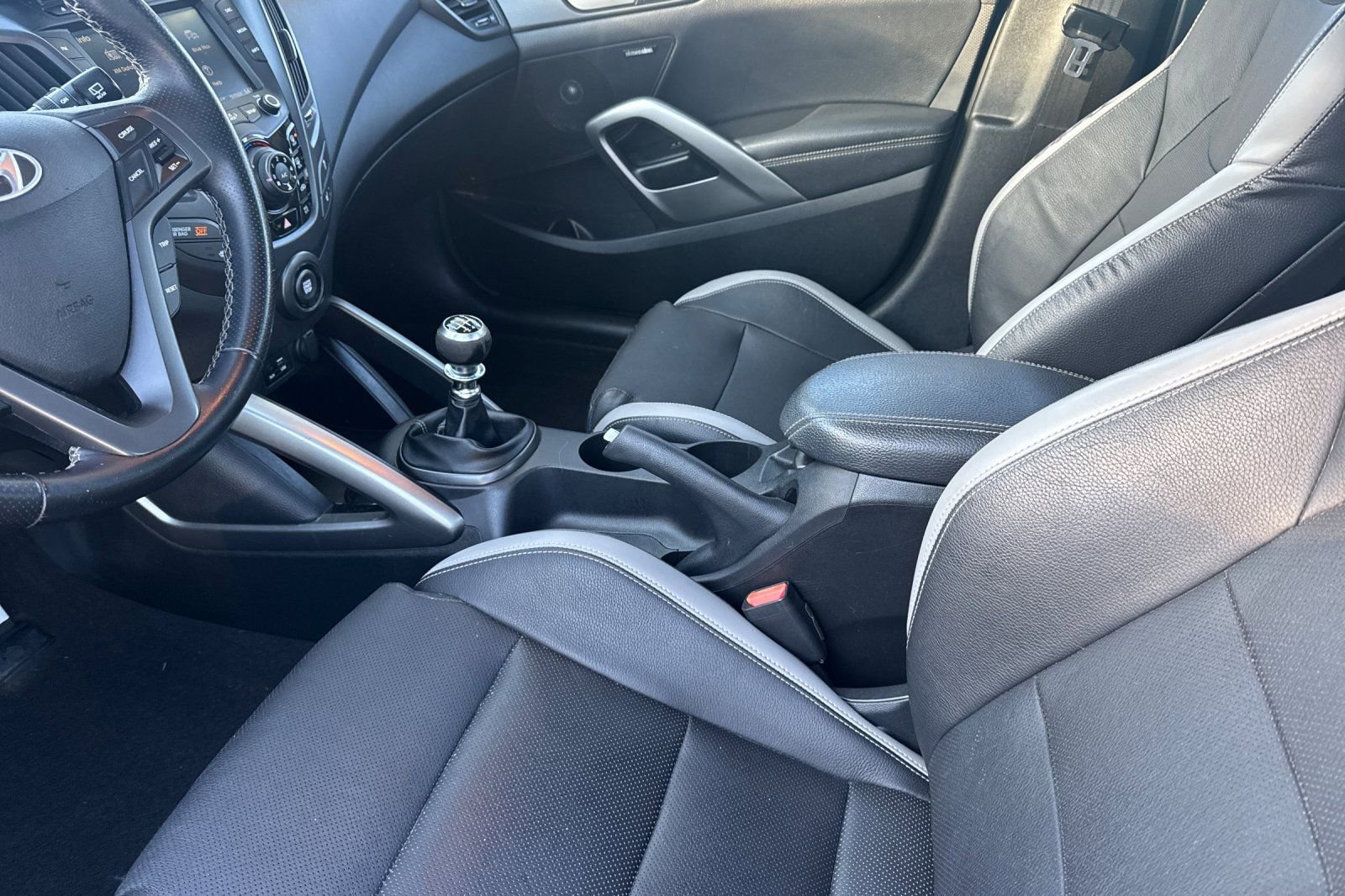 Used 2016 Hyundai Veloster Turbo FWD image 13