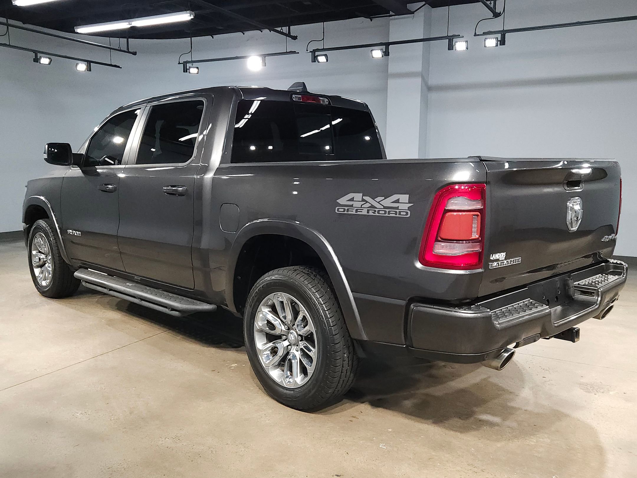 Used 2020 RAM 1500 Laramie w/ Sport Appearance Package AWD/4WD image 5