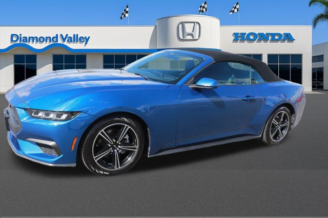 Used 2024 Ford Mustang Convertible image 3