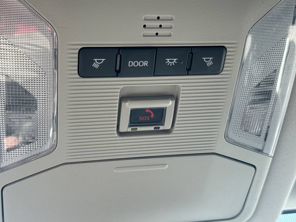 Used 2025 Toyota RAV4 XLE AWD/4WD image 29