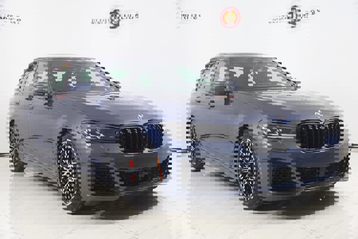 Used 2023 BMW M550i xDrive w/ Executive Package image 27