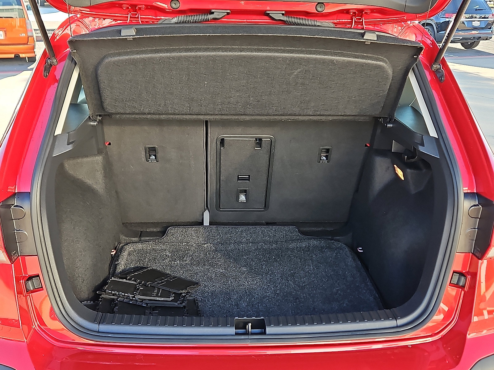 Certified 2022 Volkswagen Taos SE image 6