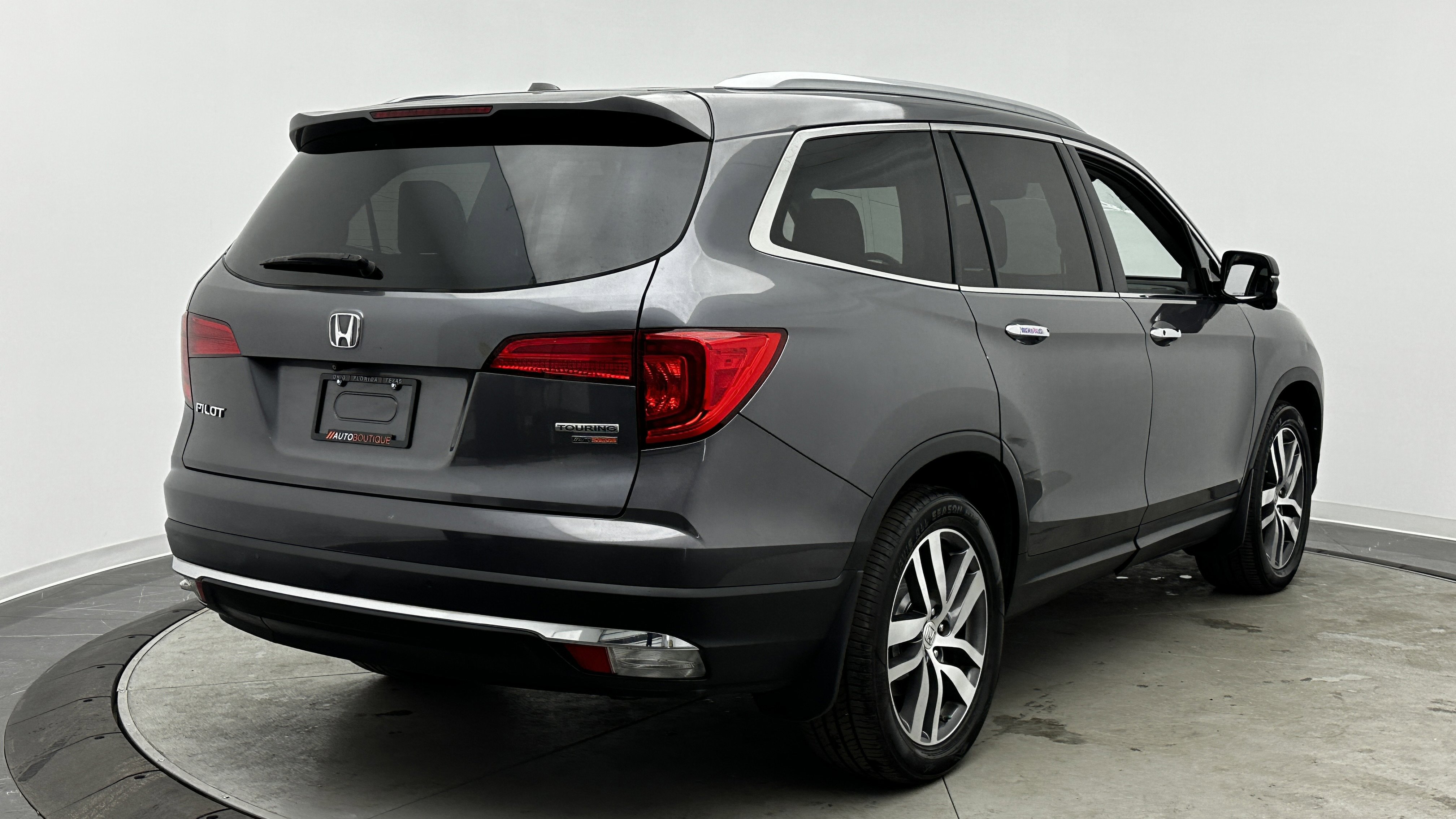 Used 2018 Honda Pilot Touring image 8