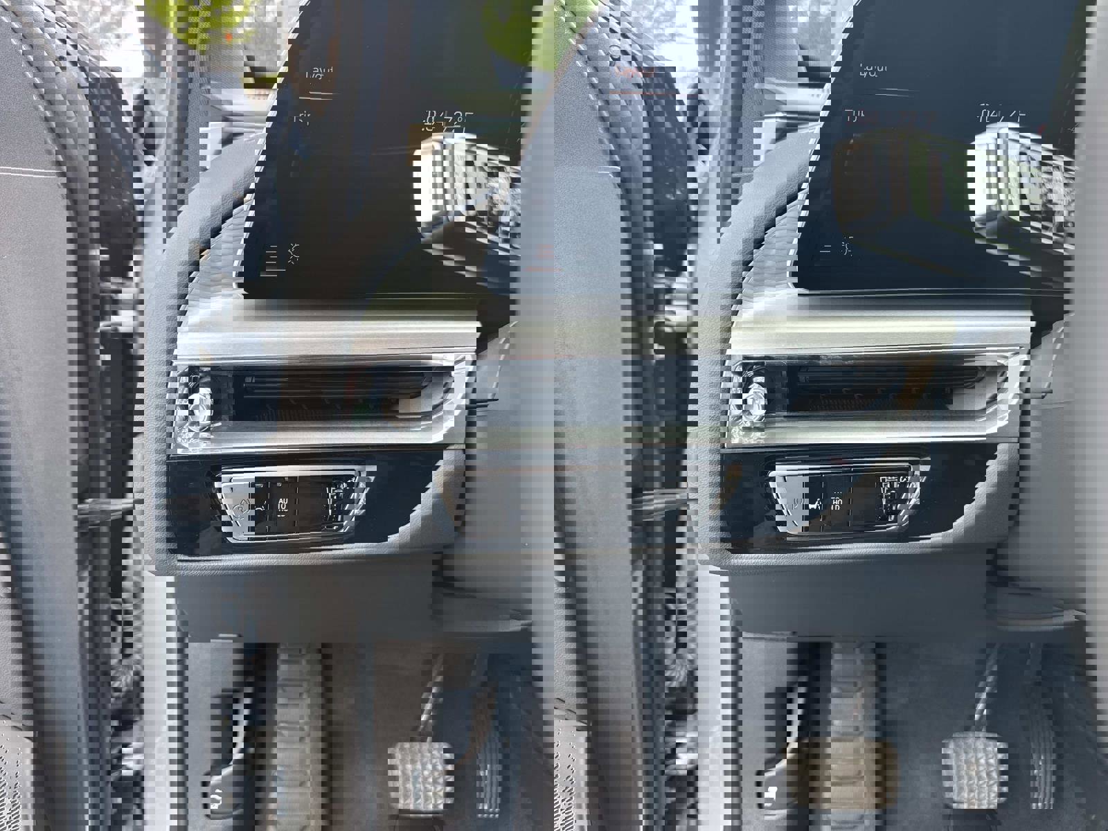 Certified 2025 Cadillac Lyriq Luxury w/ LPO, Floor Liner Package AWD/4WD image 32