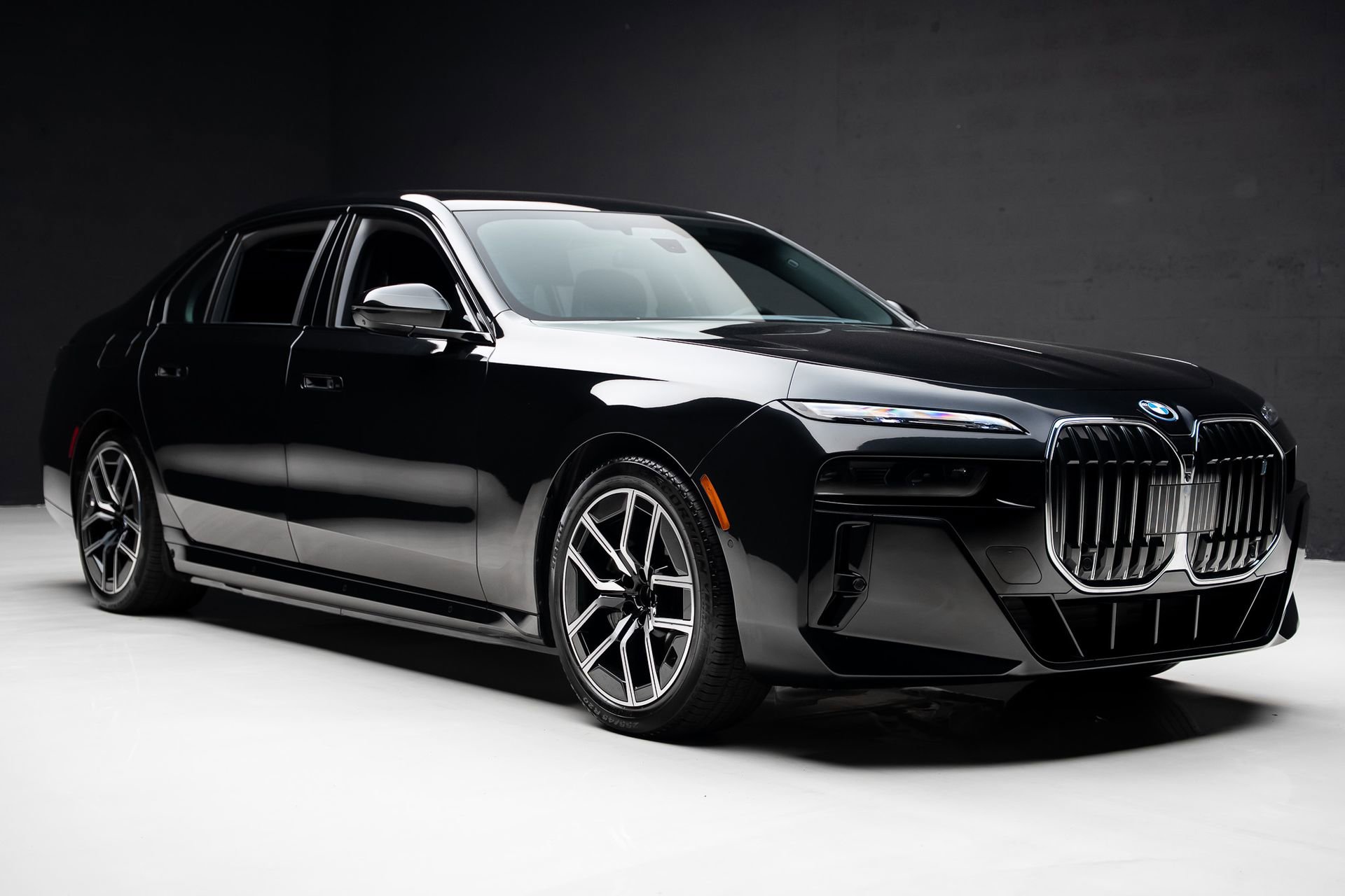 Used 2023 BMW i7 xDrive60 w/ Executive Package 2 AWD/4WD image 88