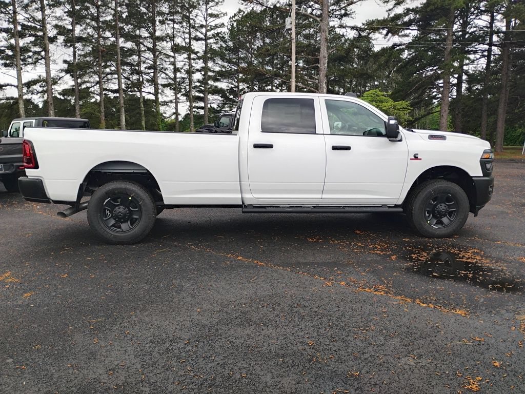 New 2026 RAM 3500 Tradesman AWD/4WD image 4