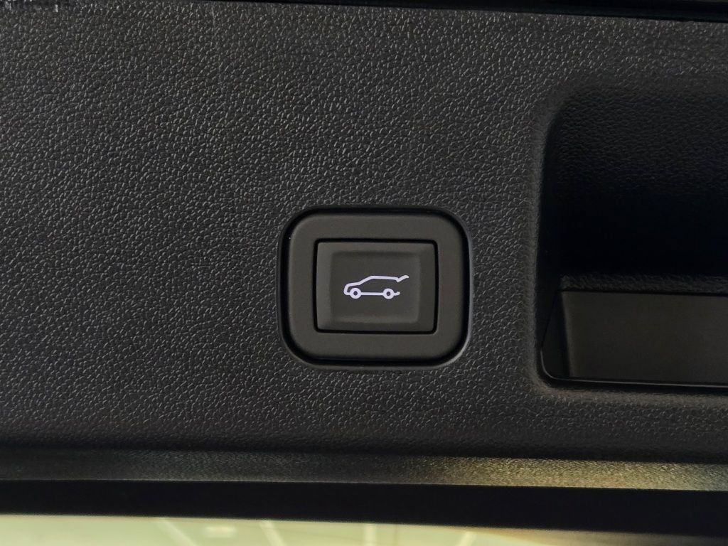 New 2026 Chevrolet Equinox EV LT w/ Convenience Package II FWD image 13