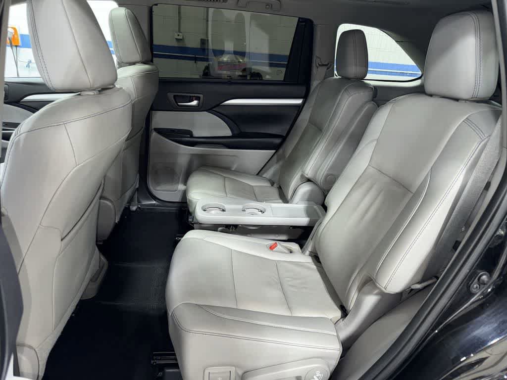 Used 2019 Toyota Highlander XLE w/ Protection Package #3 AWD/4WD image 17