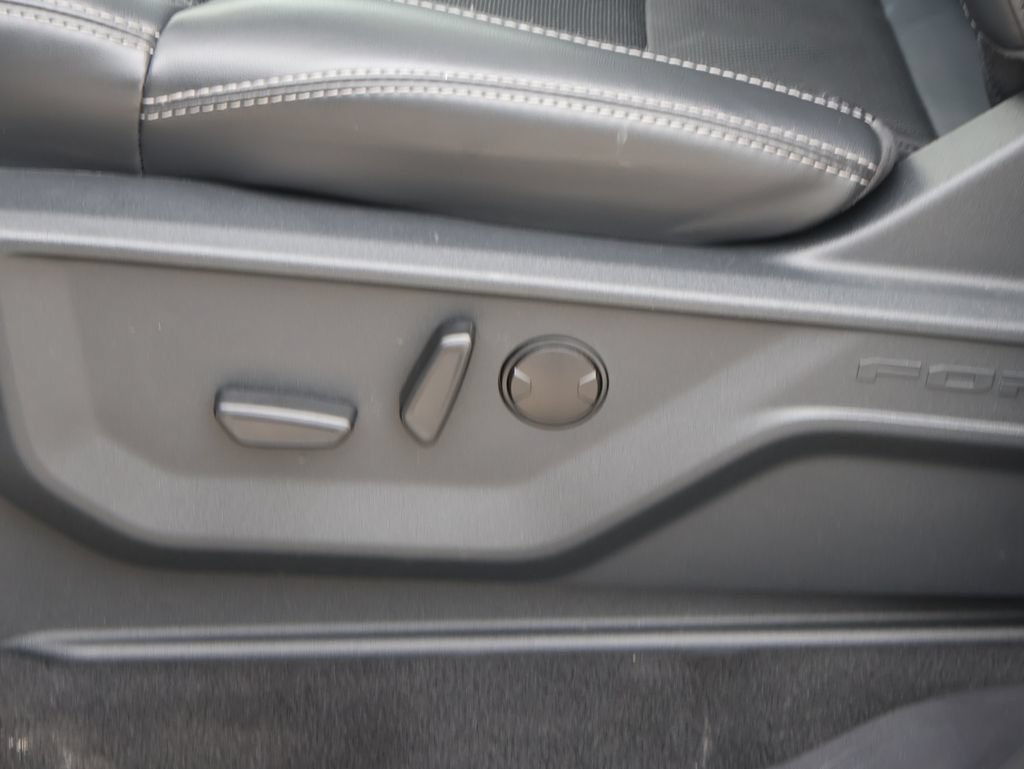 Used 2025 Ford Expedition Max Platinum AWD/4WD image 26