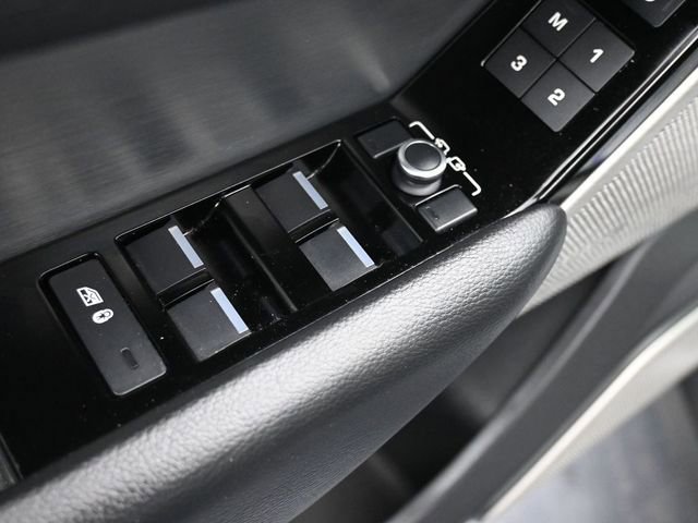 Used 2020 Land Rover Range Rover Velar R-Dynamic S image 13